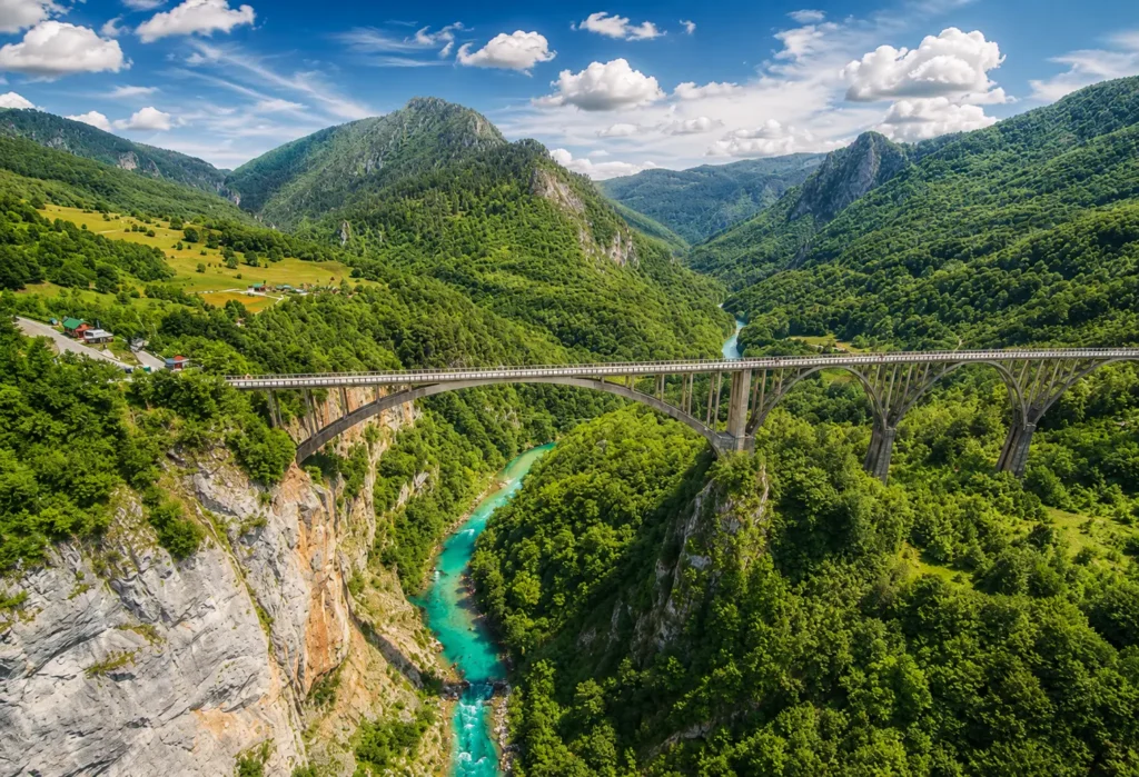 Blick auf die Tara-Schlucht im Durmitor-Nationalpark
