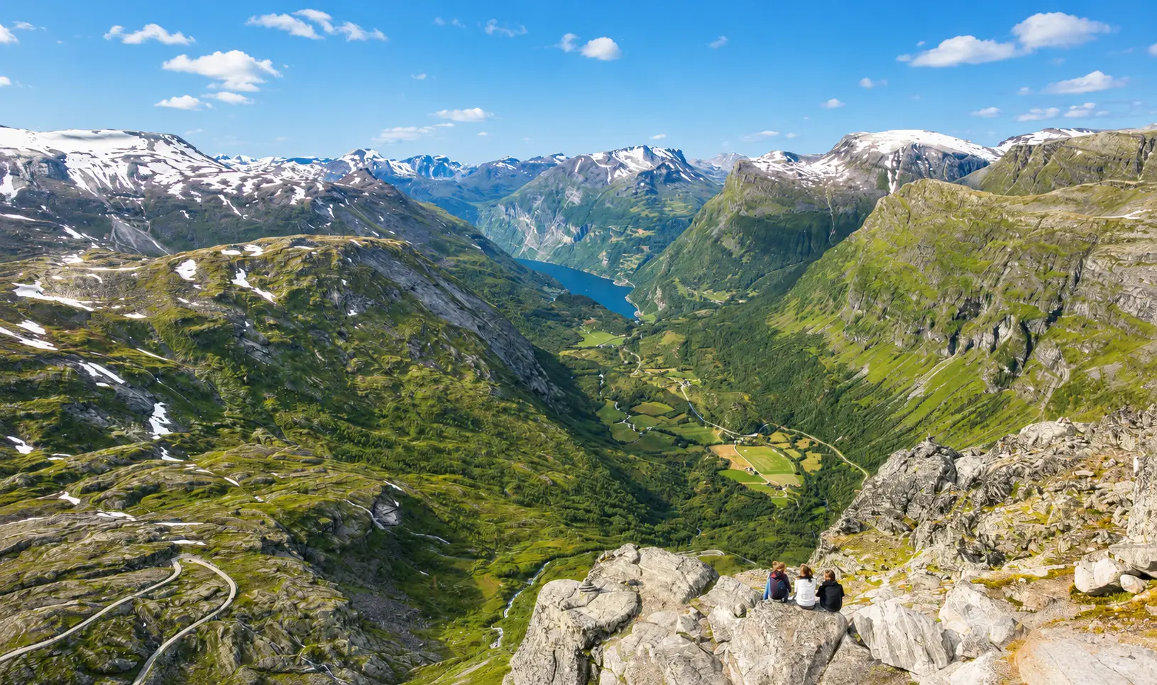 Blick vom Dalsnibba auf den Geirangerfjord