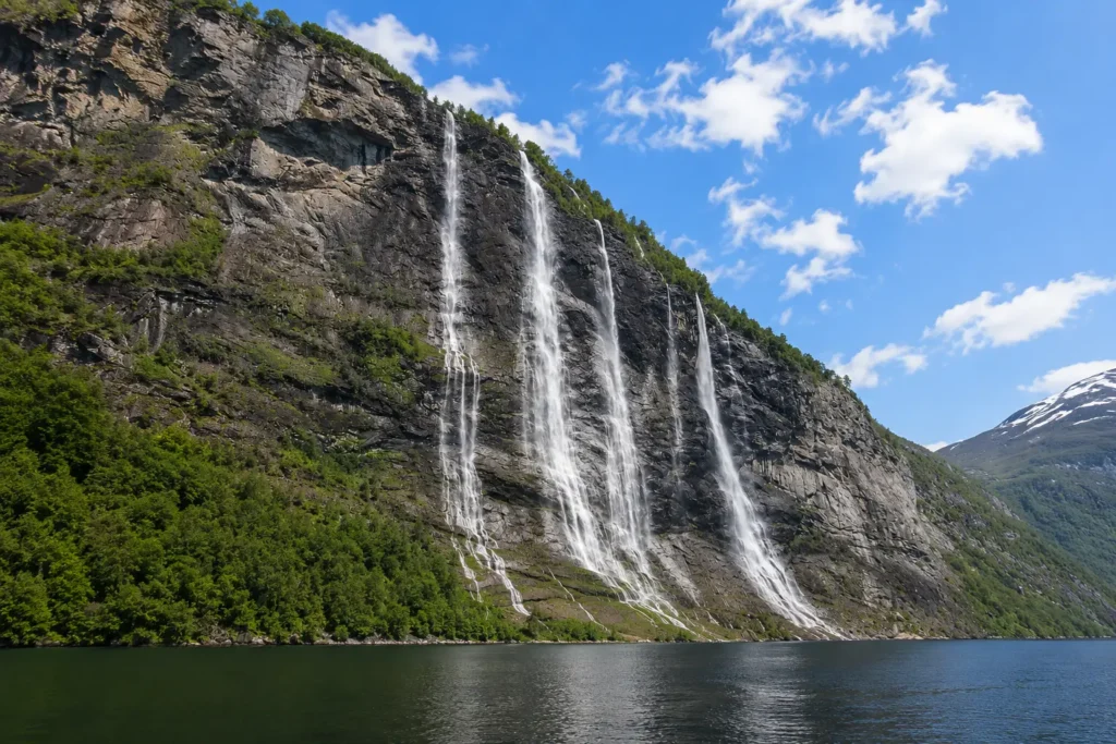 Die Wasserfälle Sieben Schwestern am Geirangerfjord