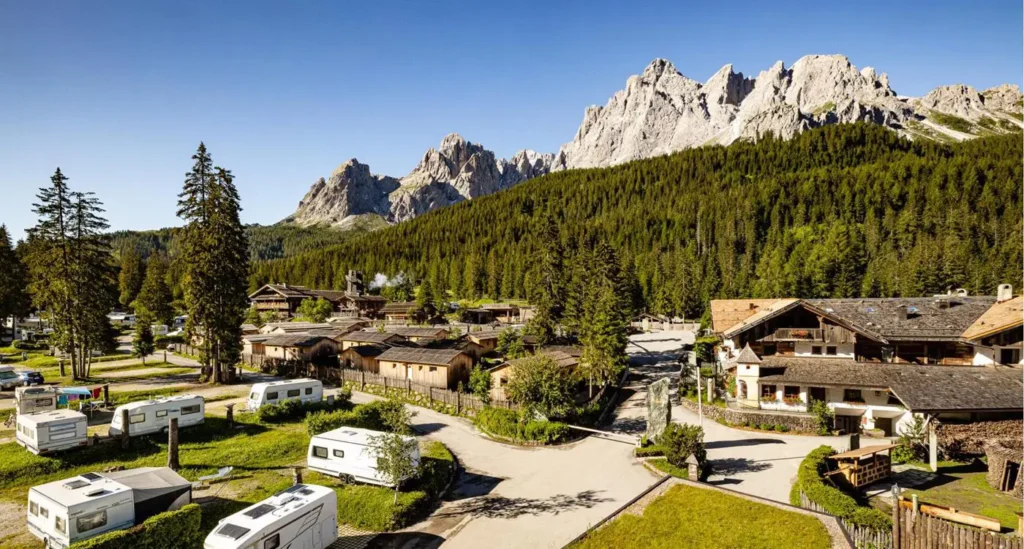 Panoramablick auf die Dolomiten