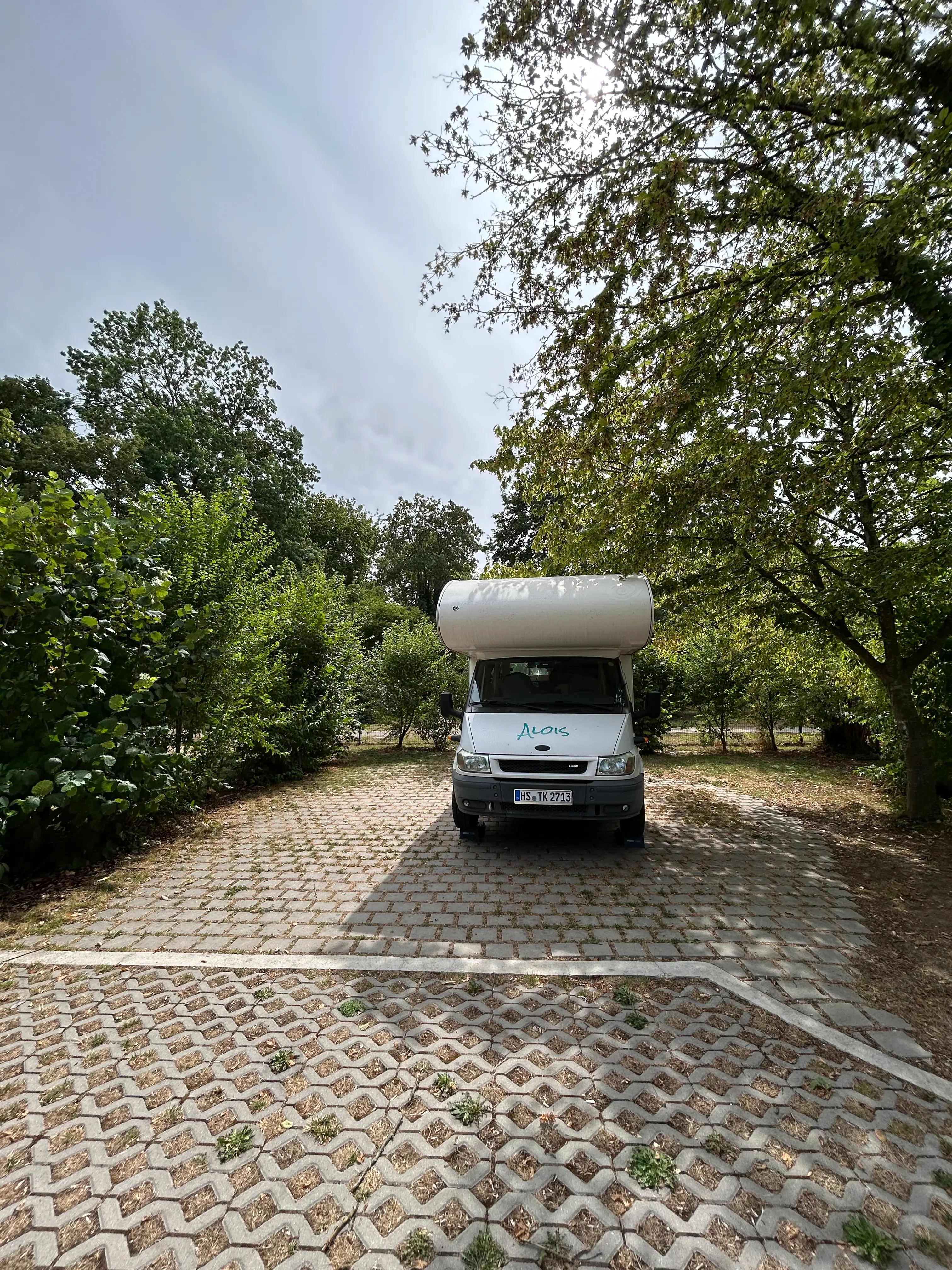 Wohnmobil auf dem Stellplatz in Troyes